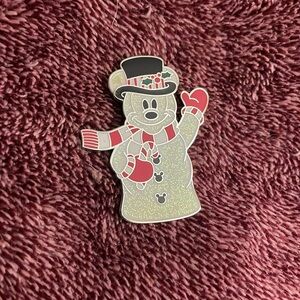 2008 Sparkly Mickey Mouse Snowman Pin Trading Pin
